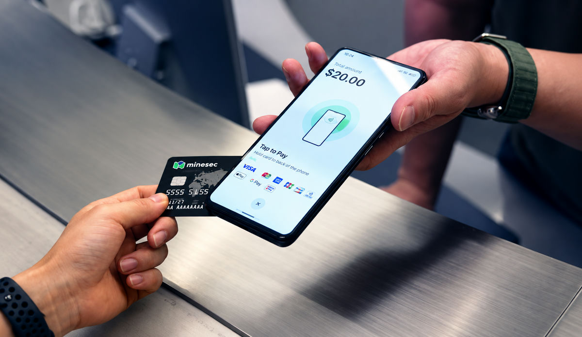 Teléfono preparado para aceptar pagos sin contacto.